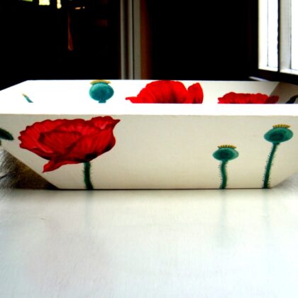 Poppies: wooden angular bowl (side view 2)