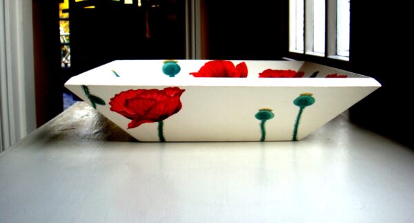 Poppies: wooden angular bowl (side view 2)