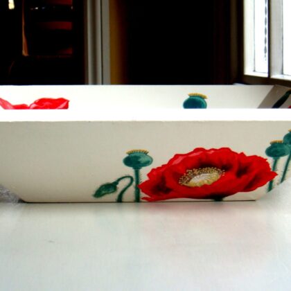 Poppies: wooden angular bowl (side view 1)