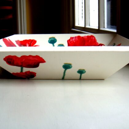 Poppies: wooden angular bowl (side view 3)